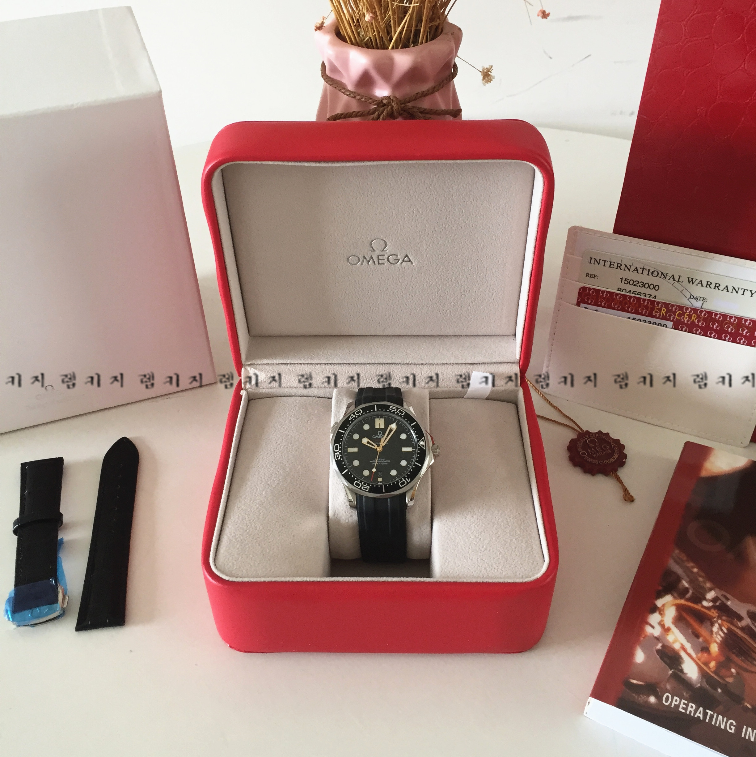 오메가 씨마스터 제임스본드 에디션 우레탄 + 가죽줄